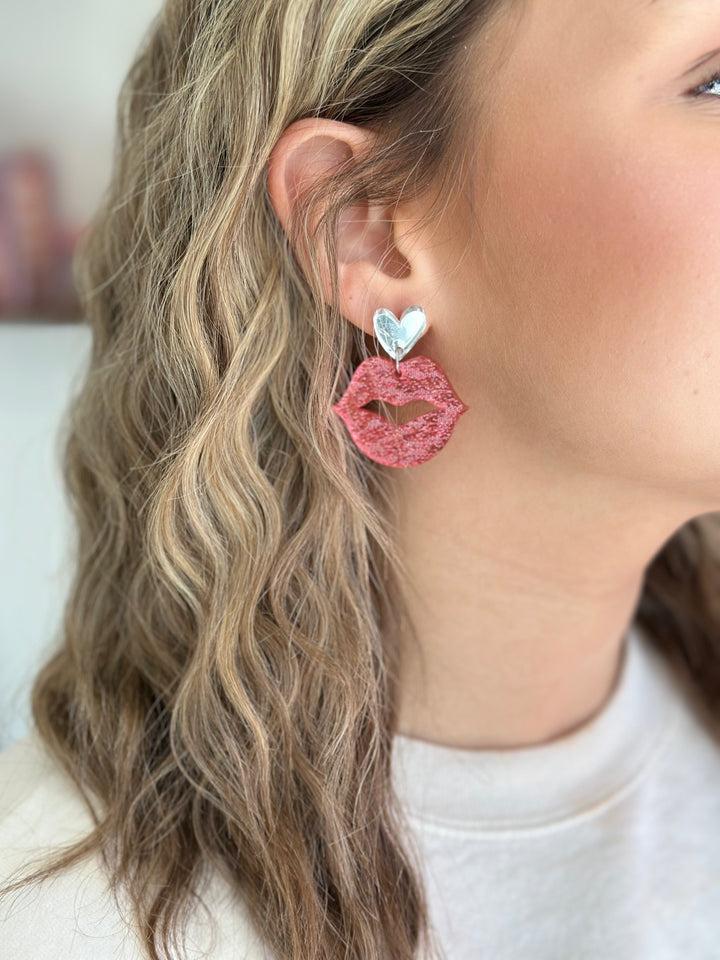 Glitter Kisses Earring - Pink