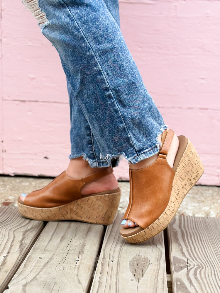 Weekend Plans Wedge - Cognac