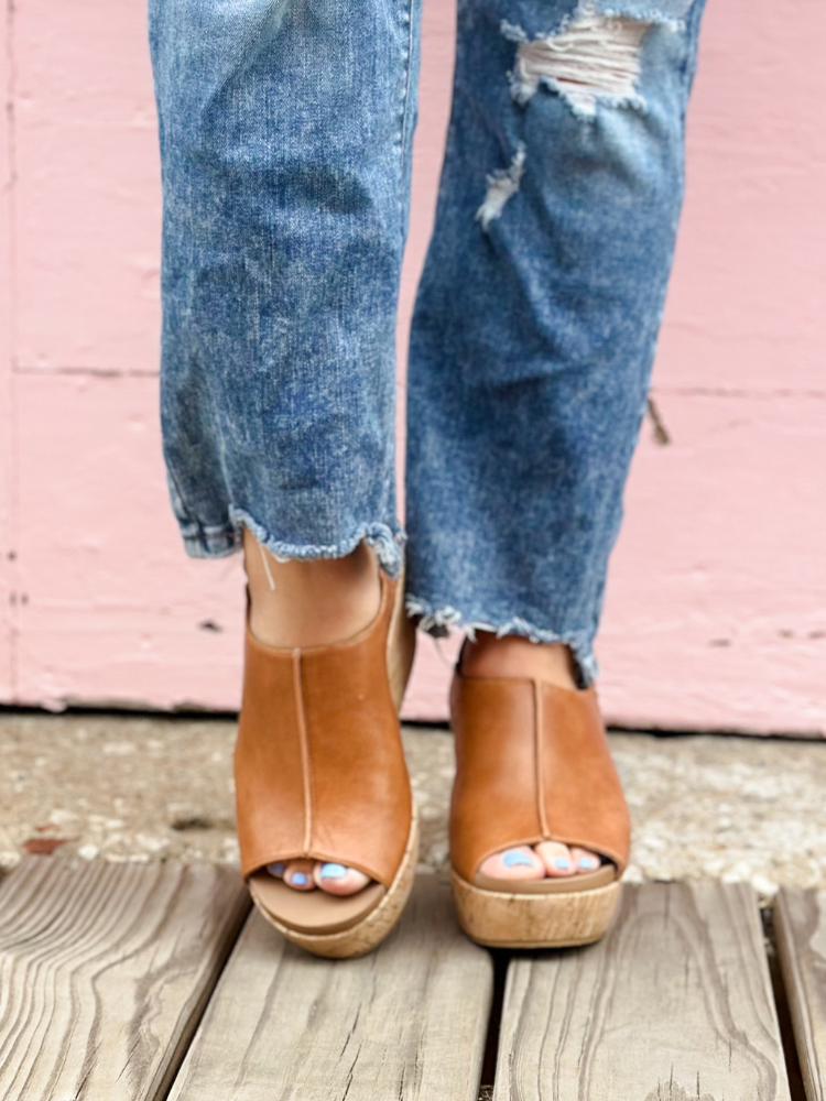 Weekend Plans Wedge - Cognac