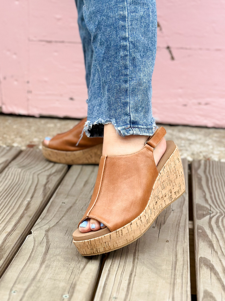 Weekend Plans Wedge - Cognac