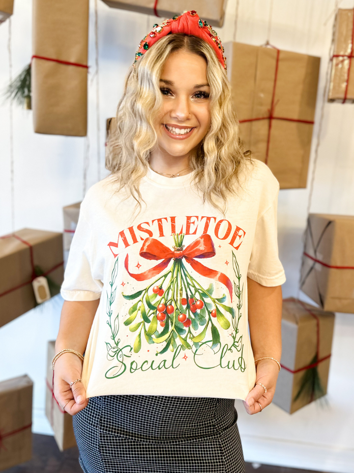 Mistletoe Social Club Tee - Ivory