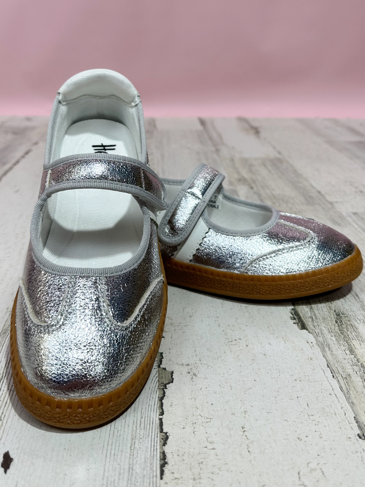 Calm Down Sneaker - Silver