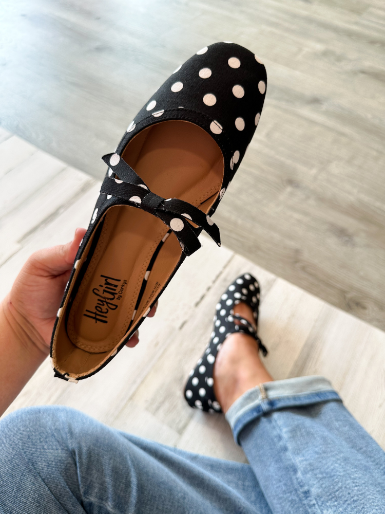 Layover Flats - Black &amp; White Polka Dots