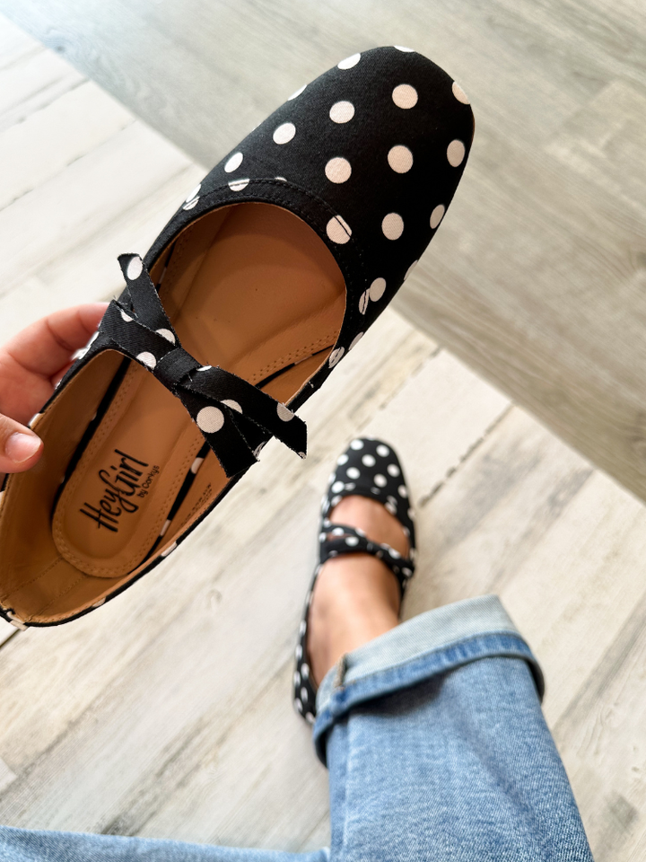 Layover Flats - Black &amp; White Polka Dots